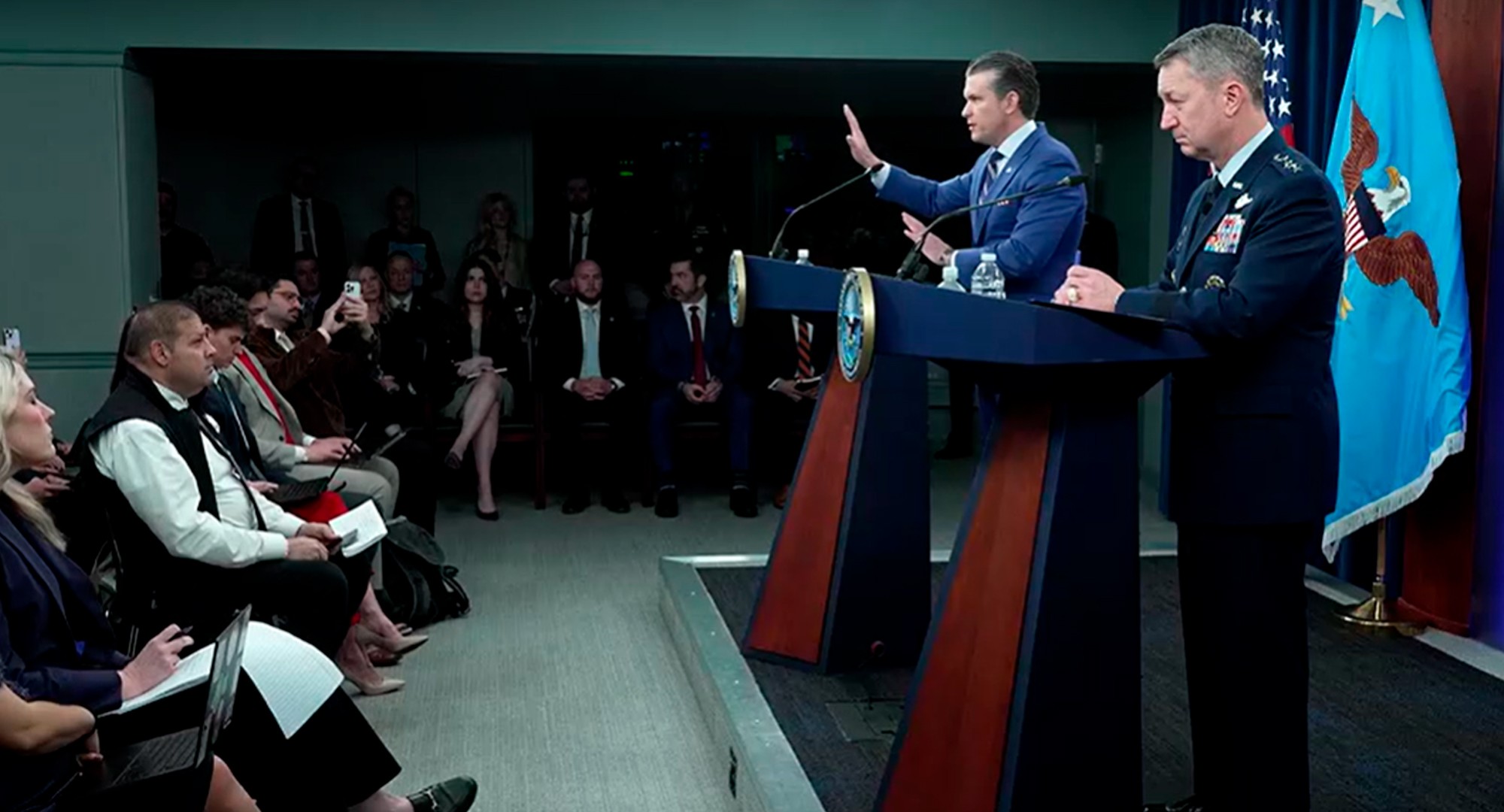 Governo Trump promete dia mais intenso de ataques: 'Irã está desesperado e em apuros'