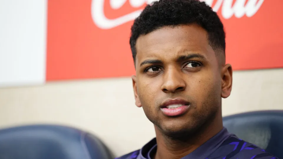 Rodrygo passará por cirurgia de reconstrução do ligamento nesta terça-feira