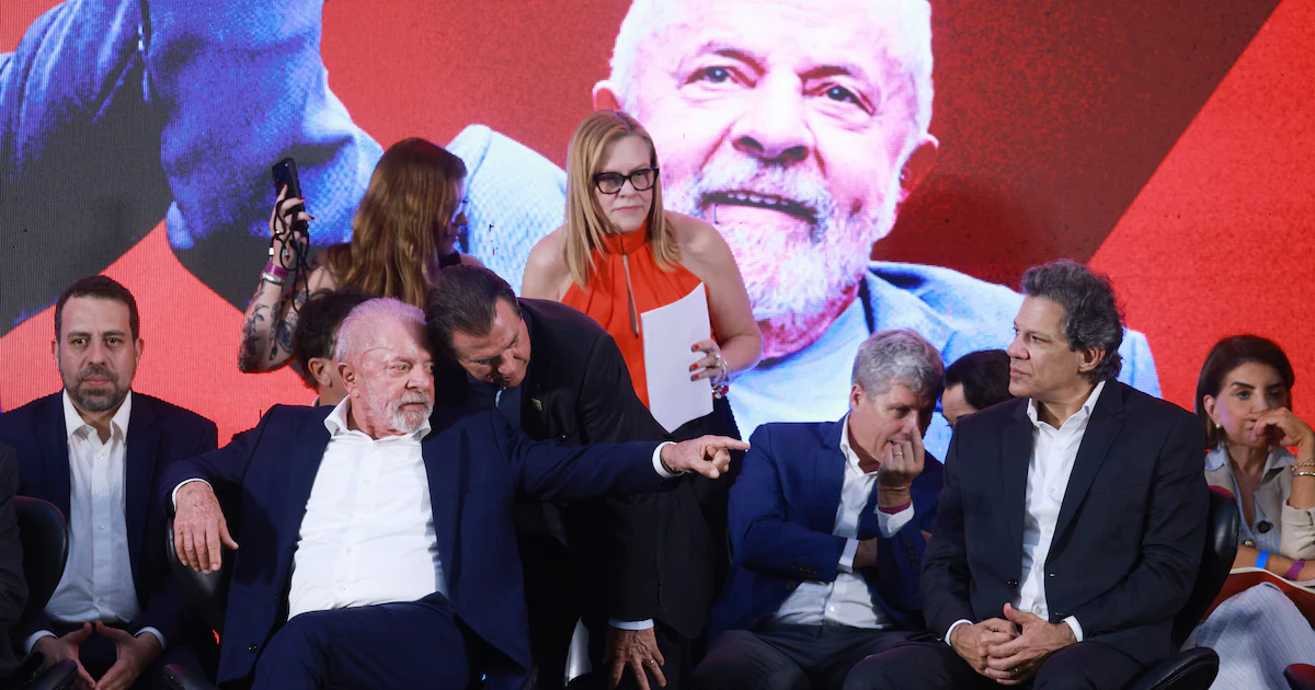 Ao lado de Lula, Haddad é confirmado como pré-candidato ao governo de São Paulo